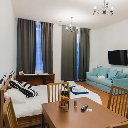 מלון דירות Oak Tree Old Town