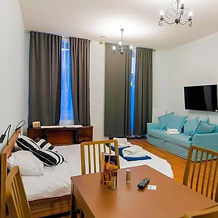 Oak Tree Old Town Апарт-отель 4*